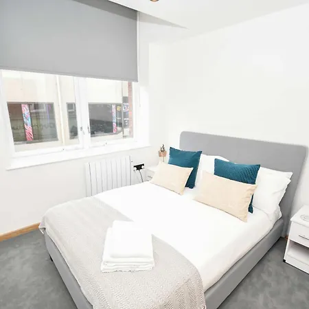 Contemporary 1 Bed In Leeds (West Yorkshire)