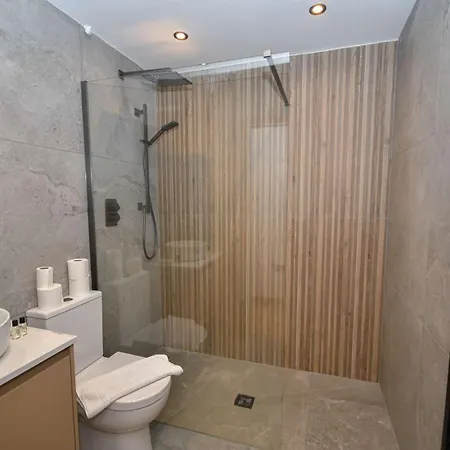 Contemporary 1 Bed In Leeds (West Yorkshire)